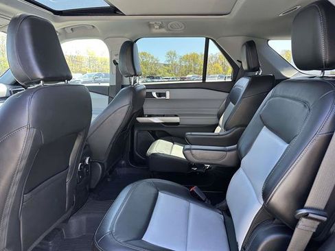 Used 2023 Ford Explorer XLT w/ Equipment Group 202A AWD/4WD image 32
