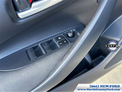 Used 2020 Toyota Corolla LE image 38
