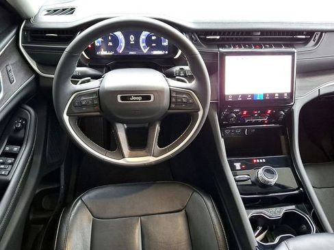 Used 2023 Jeep Grand Cherokee Limited image 13