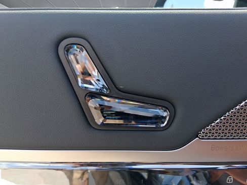 New 2026 BMW 750e xDrive w/ Executive Package image 19