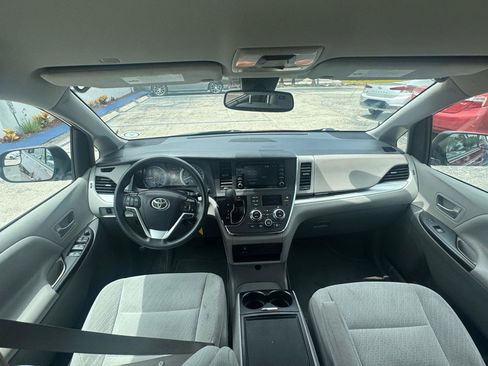 Used 2019 Toyota Sienna LE FWD image 7