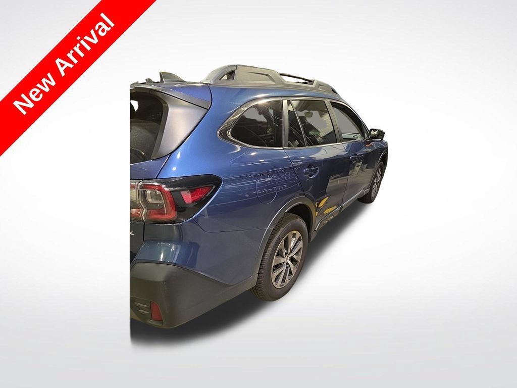 Used 2022 Subaru Outback Premium AWD/4WD image 1