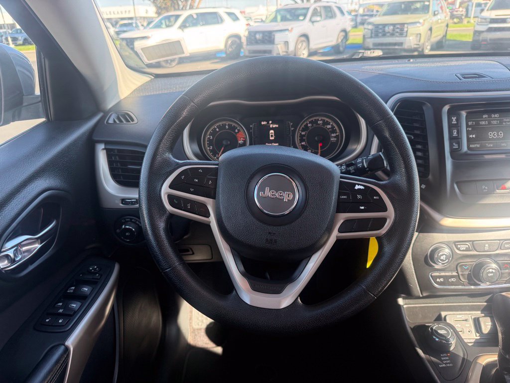 Used 2018 Jeep Cherokee Latitude w/ Safety Group AWD/4WD image 52