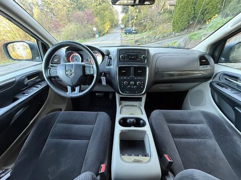 Used 2016 Dodge Grand Caravan SXT image 15