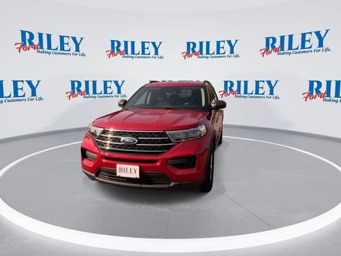 Used 2022 Ford Explorer XLT w/ Class IV Trailer Tow Package AWD/4WD image 3