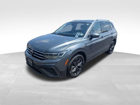 Used 2022 Volkswagen Tiguan SE image 3