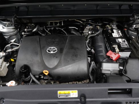 Used 2020 Toyota Highlander Limited AWD/4WD image 32