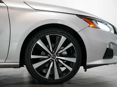 Used 2022 Nissan Altima 2.5 SR FWD image 9