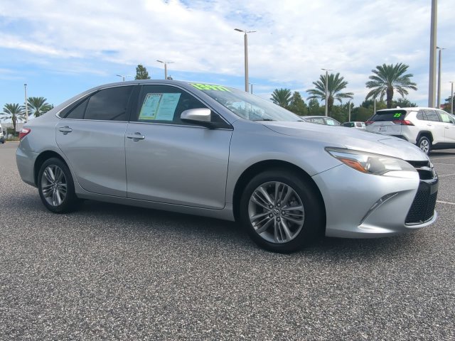Used 2017 Toyota Camry SE FWD image 1