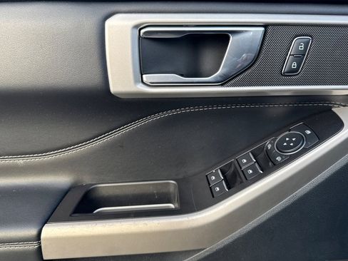 Certified 2022 Ford Explorer XLT w/ Equipment Group 202A image 12