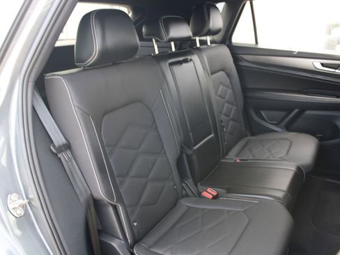 Certified 2024 Volkswagen Atlas Cross Sport SE image 23