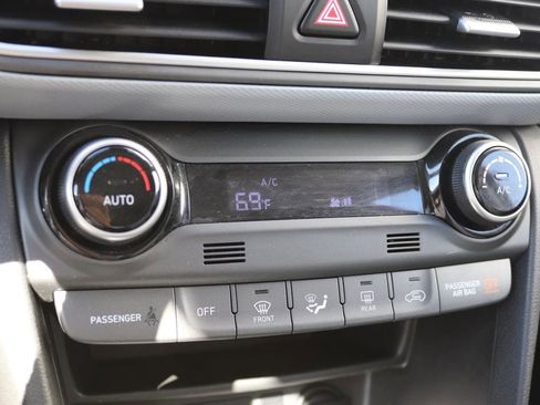 Used 2021 Hyundai Kona Ultimate FWD image 8