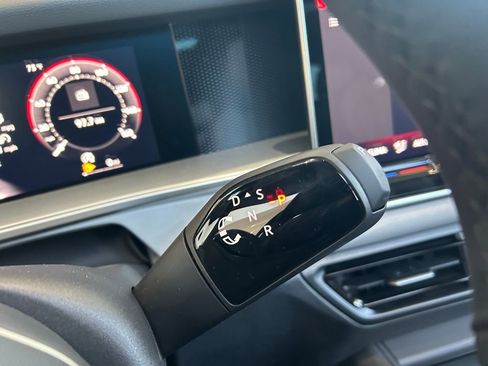 New 2026 Volkswagen Tiguan SE R-Line FWD image 19