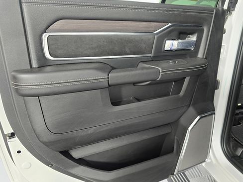 New 2026 RAM 2500 Laramie AWD/4WD image 36