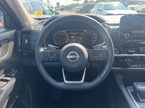 Used 2022 Nissan Pathfinder SV w/ SV Premium Package AWD/4WD image 13