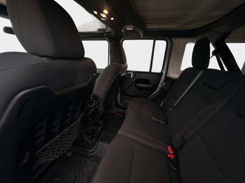 Certified 2021 Jeep Wrangler Unlimited Rubicon w/ Cold Weather Group image 17