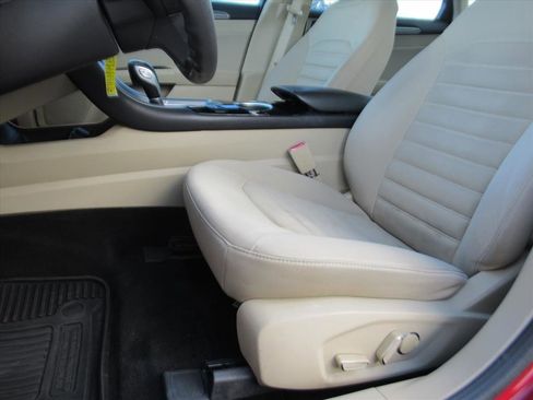 Used 2013 Ford Fusion SE image 16