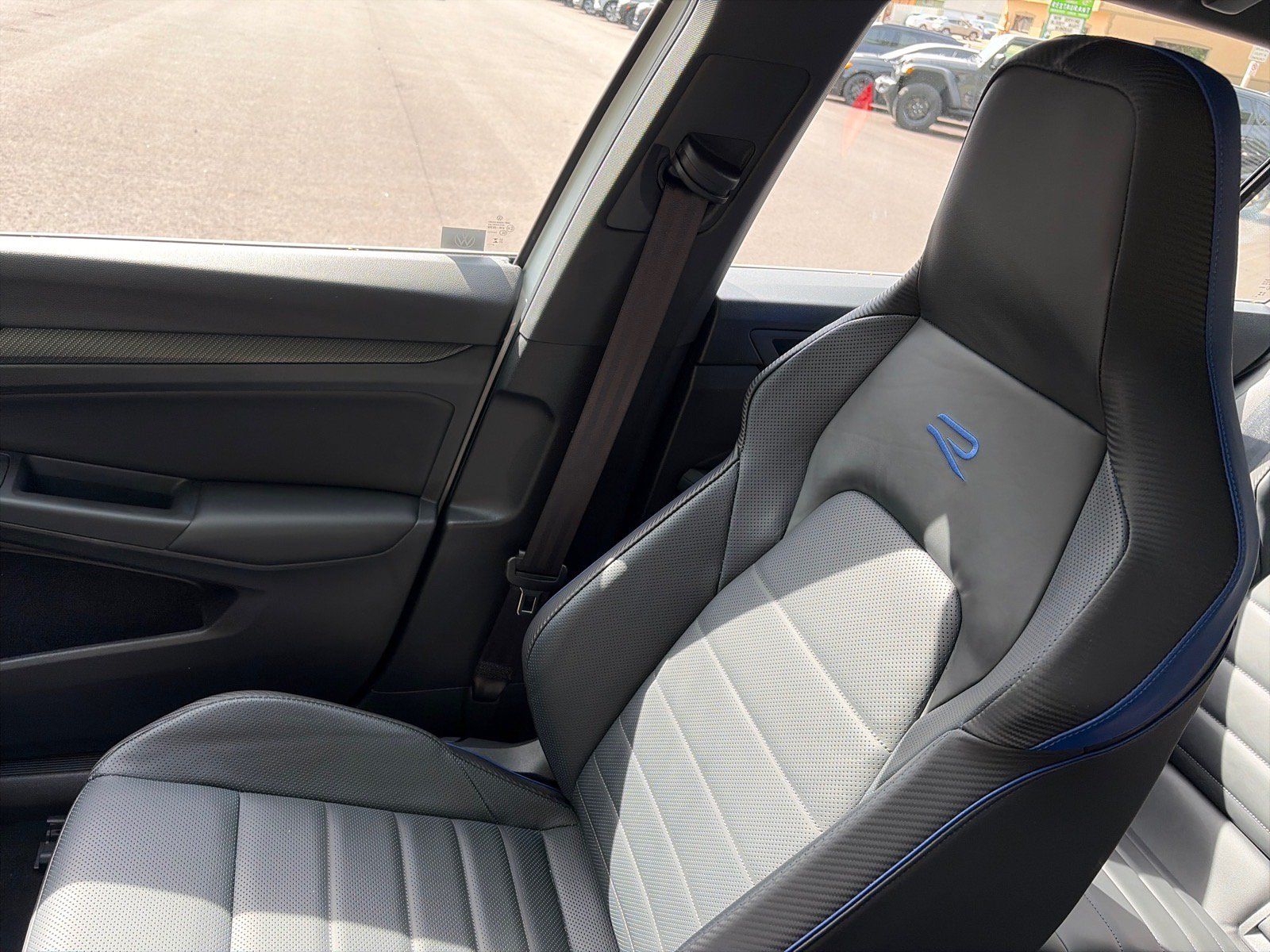 Used 2024 Volkswagen Golf R AWD/4WD image 17
