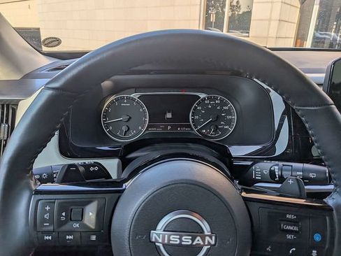 Used 2023 Nissan Pathfinder SL AWD/4WD image 30