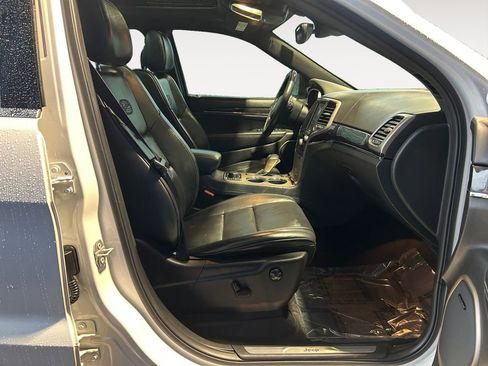 Used 2017 Jeep Grand Cherokee Overland w/ Jeep Active Safety Group image 10
