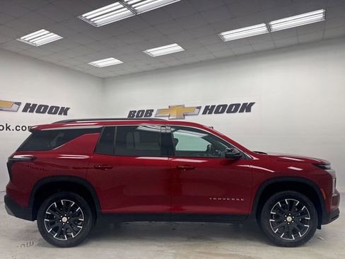 New 2026 Chevrolet Traverse LT w/ Sun and Wheel Package FWD image 4