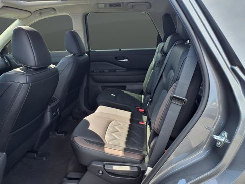 New 2026 Nissan Pathfinder Platinum AWD/4WD image 16