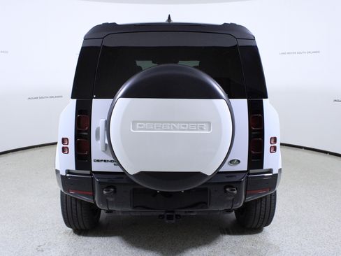 Used 2023 Land Rover Defender 110 X-Dynamic SE image 6