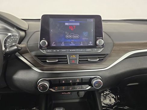 Used 2024 Nissan Altima 2.5 SV image 22