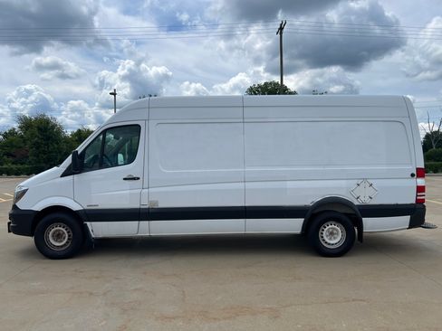 Used 2015 Mercedes-Benz Sprinter 2500 image 3