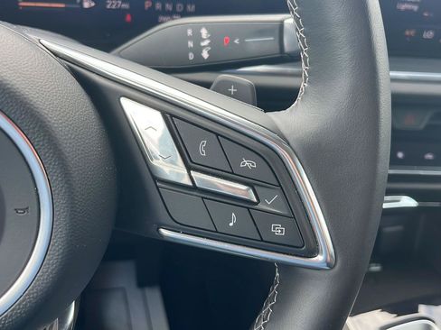 Used 2025 Buick Envision Preferred AWD/4WD image 12