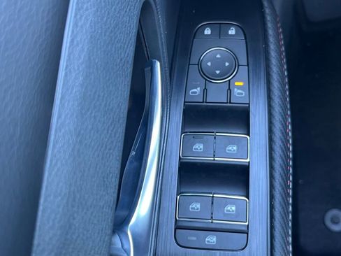 New 2025 Nissan Kicks SR image 18