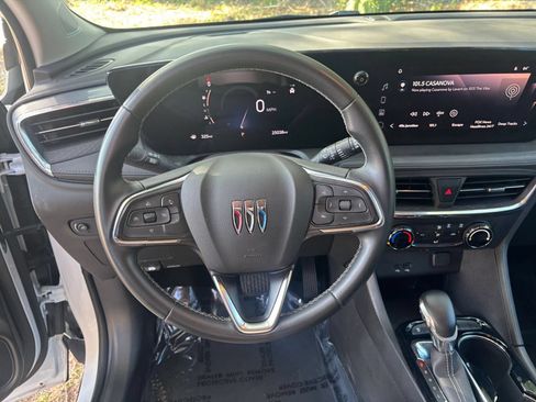 Used 2025 Buick Encore GX Preferred FWD image 29