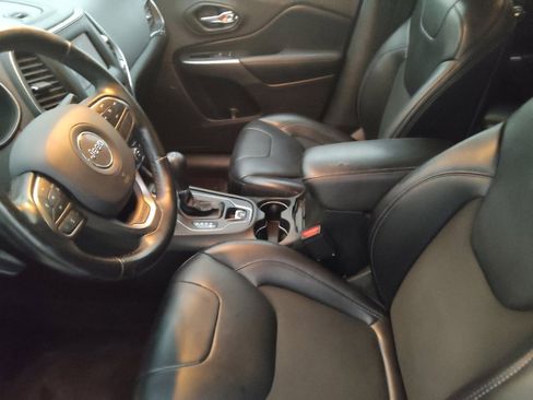 Used 2019 Jeep Cherokee Latitude Plus AWD/4WD image 17