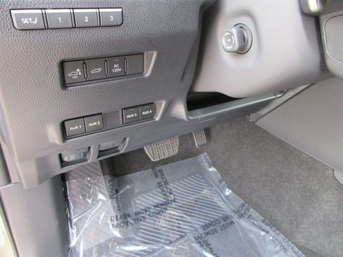 Used 2026 Lexus GX 550 AWD/4WD image 32