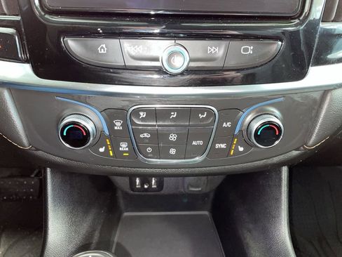 Used 2020 Chevrolet Traverse LT w/ LPO, Floor Liner Package image 22