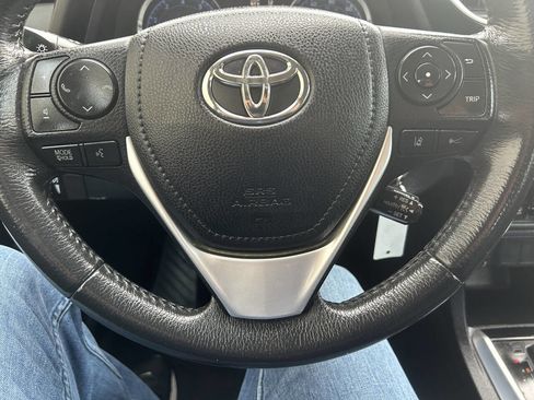 Used 2018 Toyota Corolla SE FWD image 16