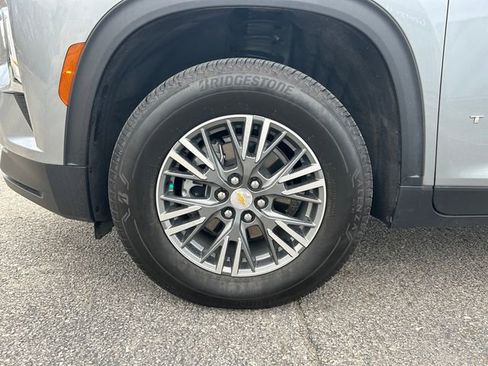 Used 2025 Chevrolet Traverse LT w/ Driver Confidence Package image 10