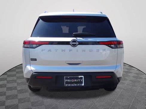 Used 2025 Nissan Pathfinder SV FWD image 2