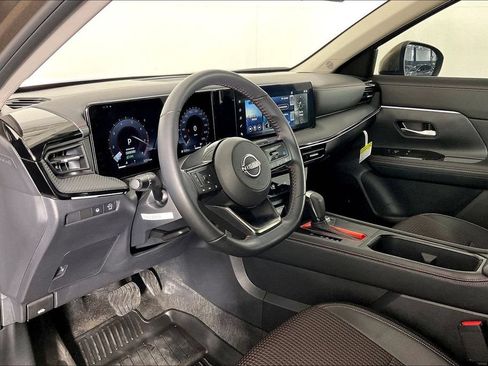 Certified 2025 Nissan Kicks SR FWD image 15