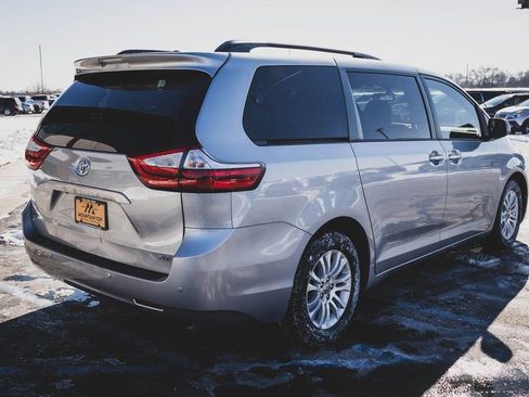 Used 2017 Toyota Sienna XLE Premium image 30