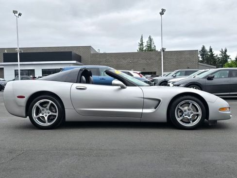 Used 2004 Chevrolet Corvette Coupe w/ Roof Package RWD image 7