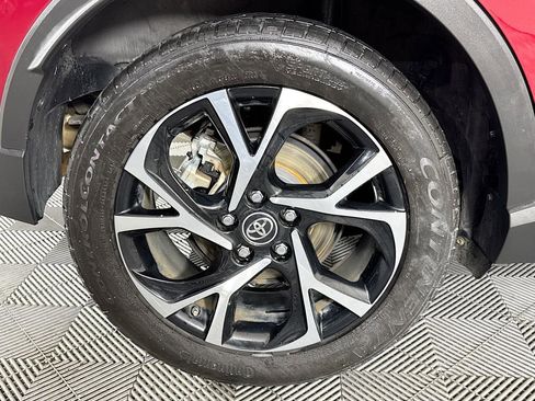Used 2018 Toyota C-HR XLE image 32