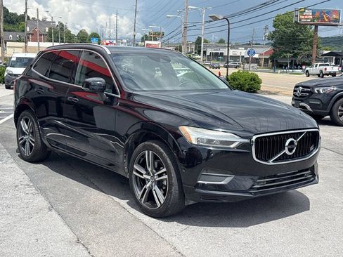 Used 2018 Volvo XC60 T5 Momentum w/ Vision Package AWD/4WD image 8