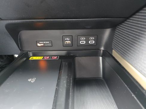 Used 2025 Toyota Camry SE image 31