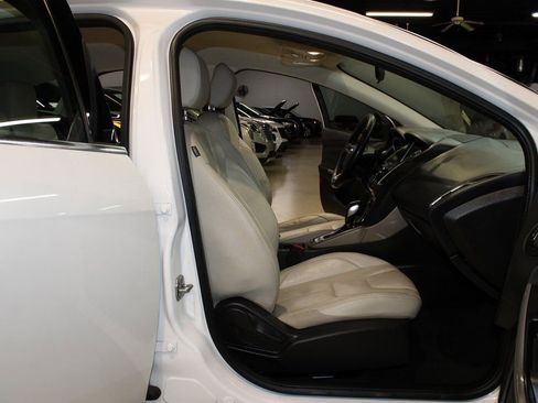 Used 2016 Ford Focus Titanium image 11