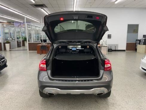 Used 2018 Mercedes-Benz GLA 250 4MATIC w/ Premium Package image 32
