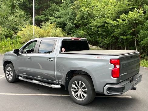 Used 2022 Chevrolet Silverado 1500 LT AWD/4WD image 3