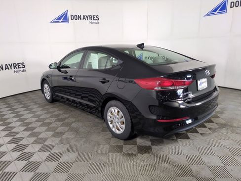 Used 2017 Hyundai Elantra SE image 3