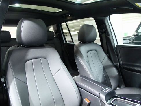 Used 2025 Mercedes-Benz GLB 250 4MATIC image 25