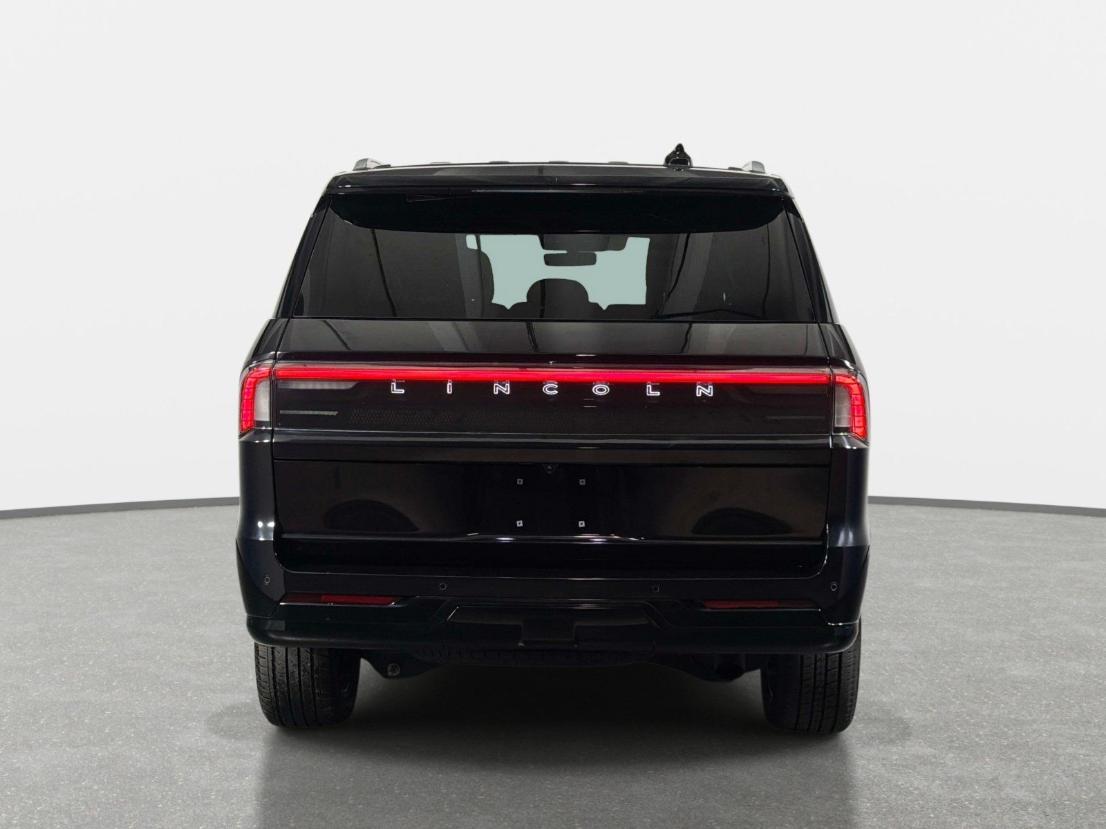 Used 2025 Lincoln Navigator Reserve AWD/4WD image 4